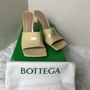 Bottega Veneta Women's Leather Slides Size 6.5 IT 37